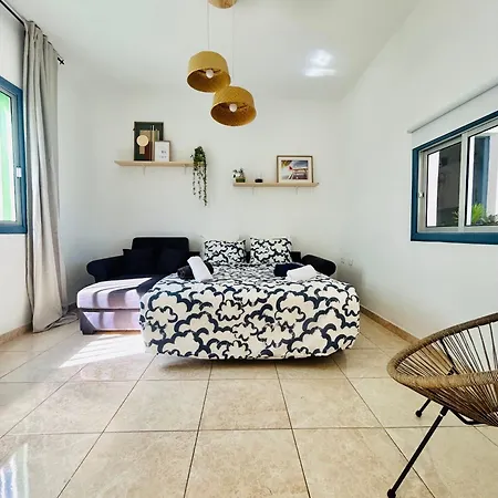 Canary House Granadilla بيت للعطل *